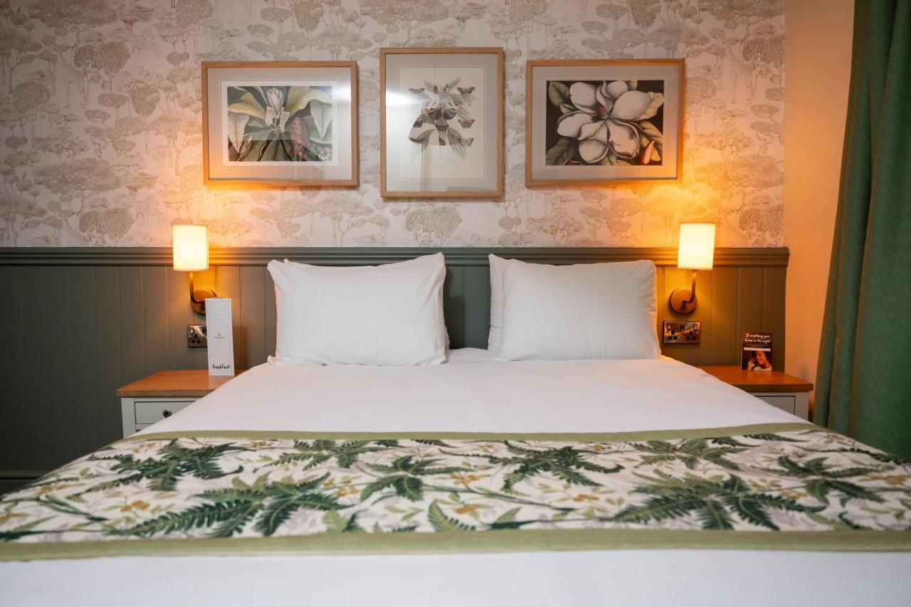 Rockingham Arms By Greene King Inns Wentworth  Экстерьер фото