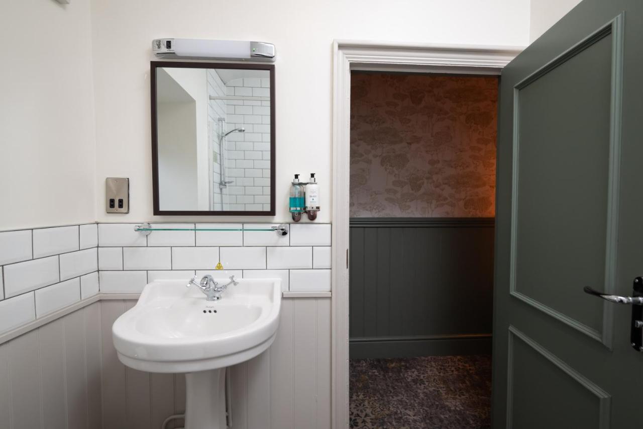 Rockingham Arms By Greene King Inns Wentworth  Экстерьер фото