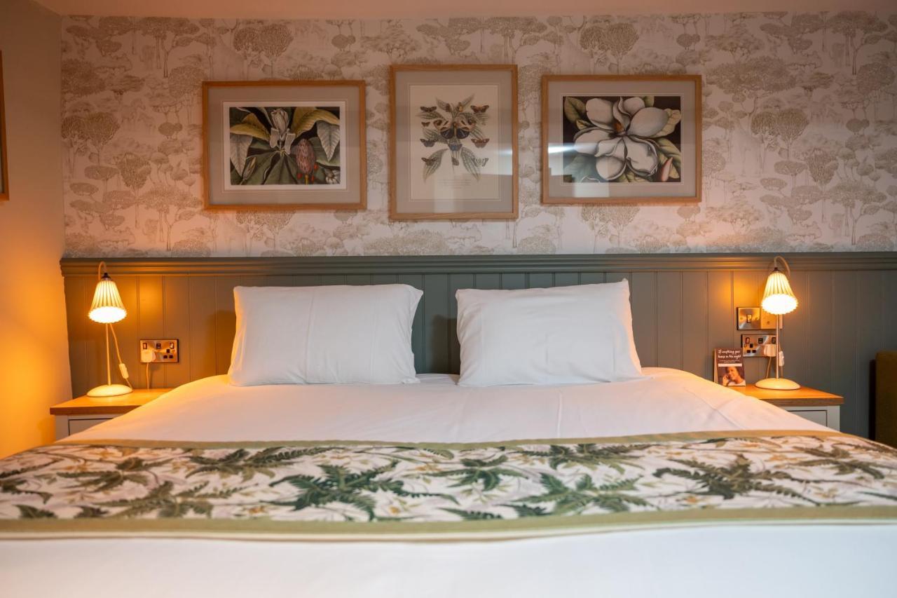 Rockingham Arms By Greene King Inns Wentworth  Экстерьер фото