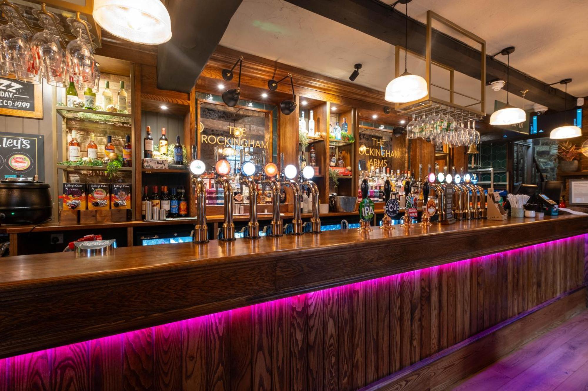 Rockingham Arms By Greene King Inns Wentworth  Экстерьер фото