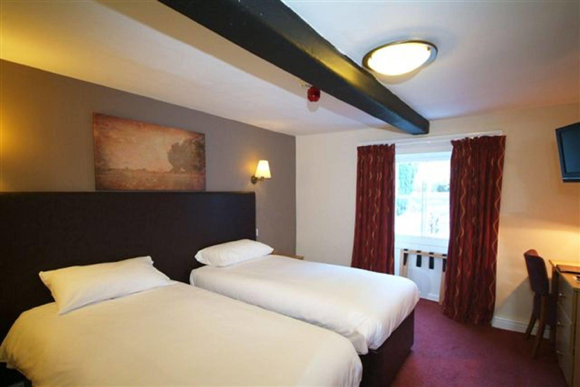 Rockingham Arms By Greene King Inns Wentworth  Экстерьер фото