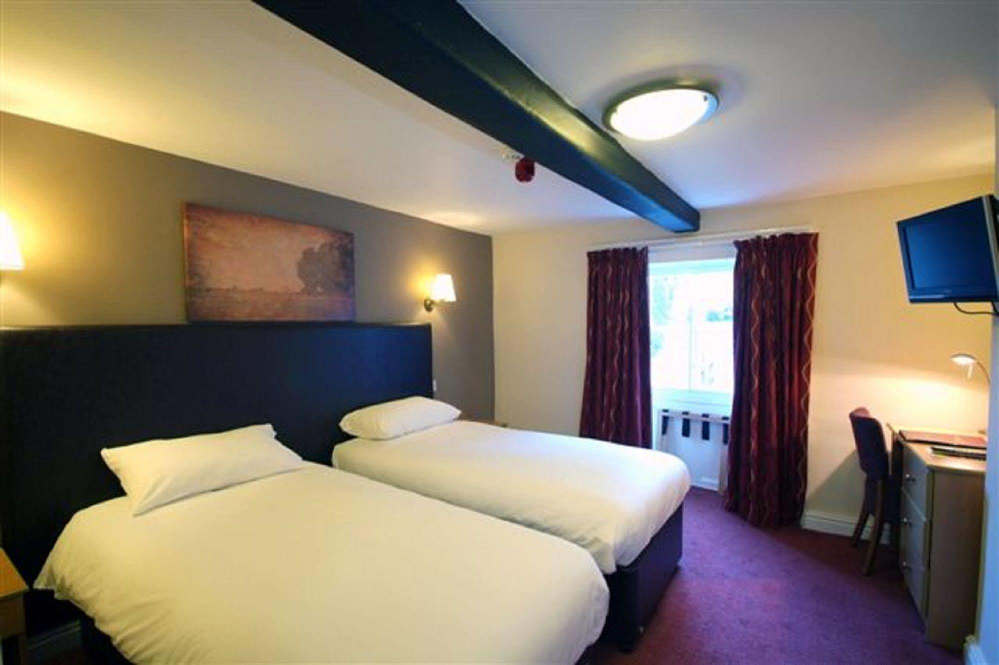 Rockingham Arms By Greene King Inns Wentworth  Экстерьер фото
